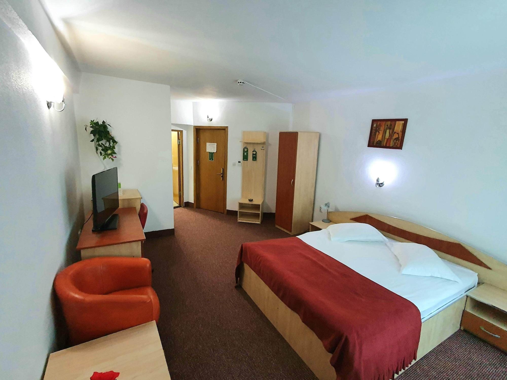 Hotel Cornul Vanatorului Piteşti Exterior foto